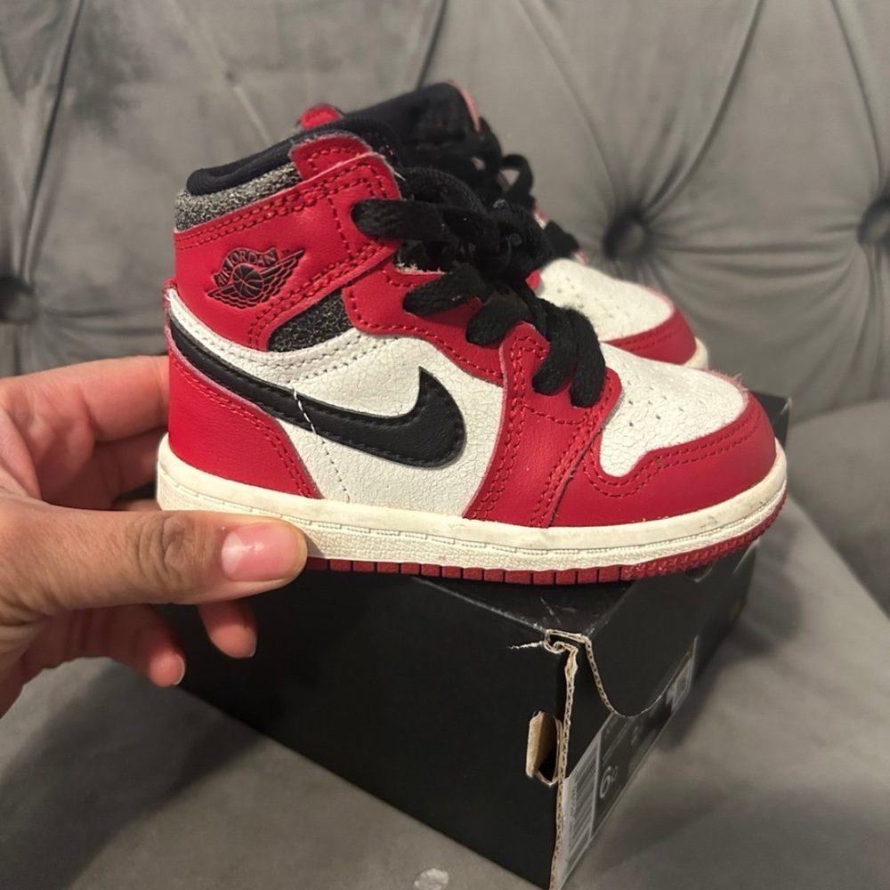 Jordan 1s size 6 like new worn twice